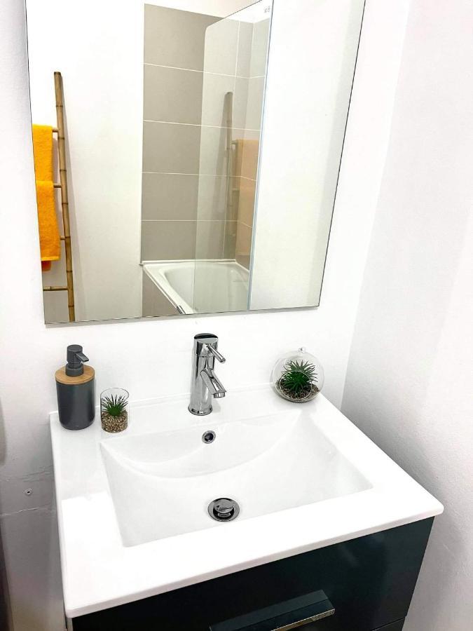 Appartement Entièrement équipé, climatisé, Wifi, au dernier étage sans vis à vis à Saint-Denis Extérieur photo