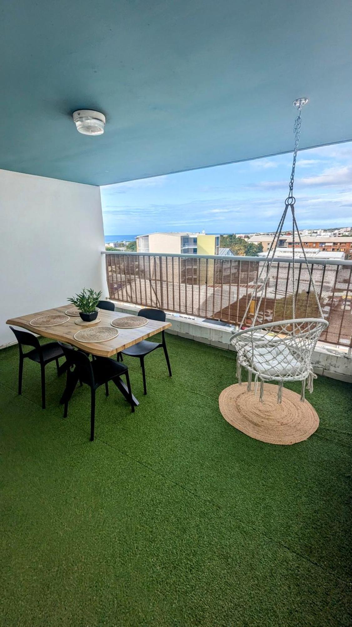 Appartement Entièrement équipé, climatisé, Wifi, au dernier étage sans vis à vis à Saint-Denis Extérieur photo